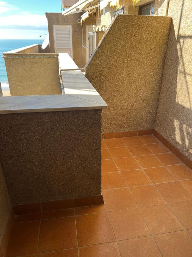 Atico Primera Linea De Playa. Apartamento Cádiz