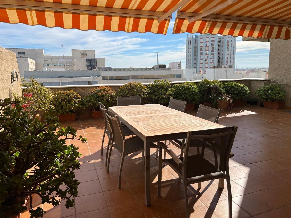 Apartamento Atico Primera Linea De Playa. Cádiz